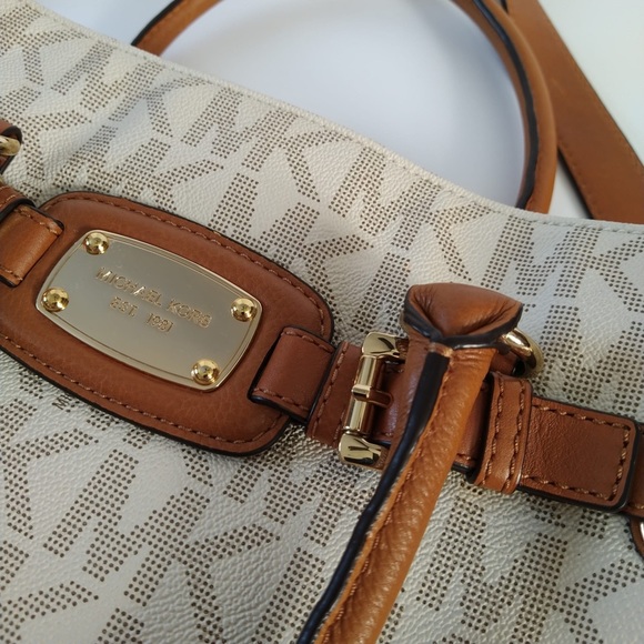 MICHAEL MICHAEL KORS
Large Vanilla Logo Printed Tote Bag - Picture 8 of 16